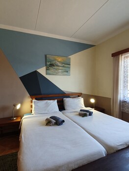 salty jackal backpackers and surf camp