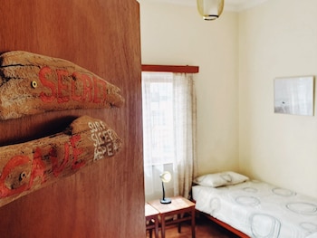 salty jackal backpackers and surf camp