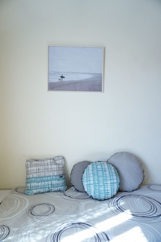 salty jackal backpackers and surf camp