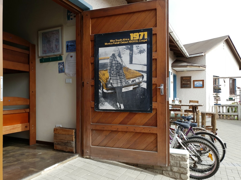 salty jackal backpackers and surf camp