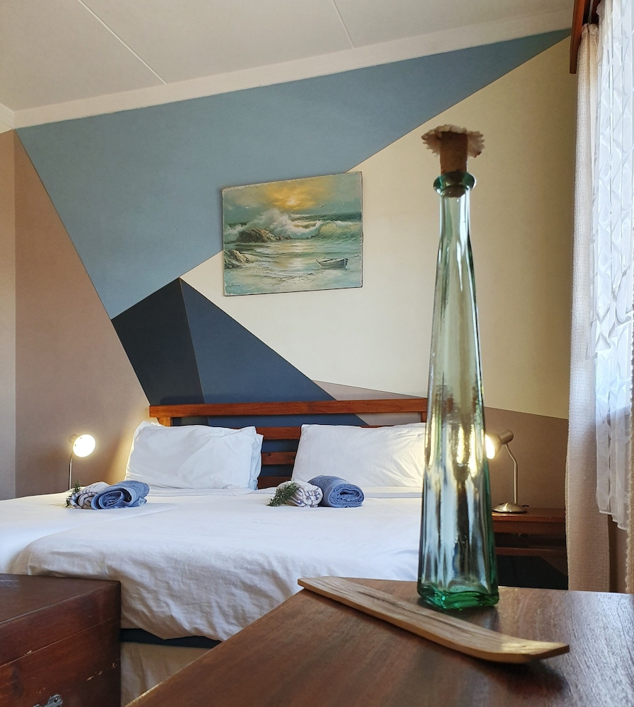 salty jackal backpackers and surf camp