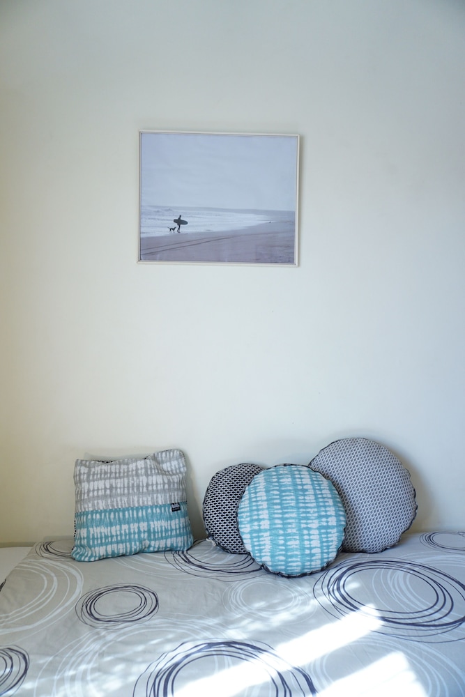 salty jackal backpackers and surf camp