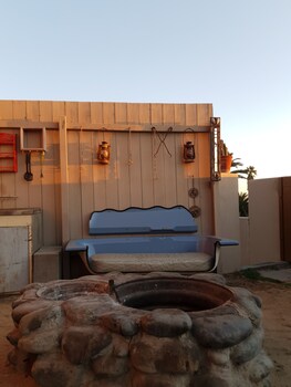 salty jackal backpackers and surf camp