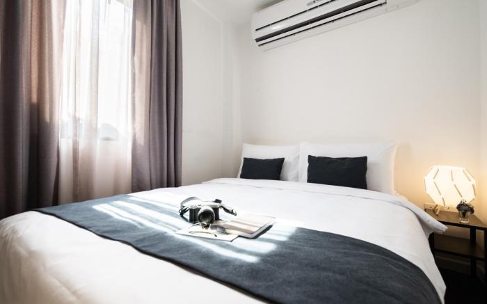 warm window silom hostel