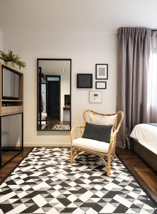 warm window silom hostel