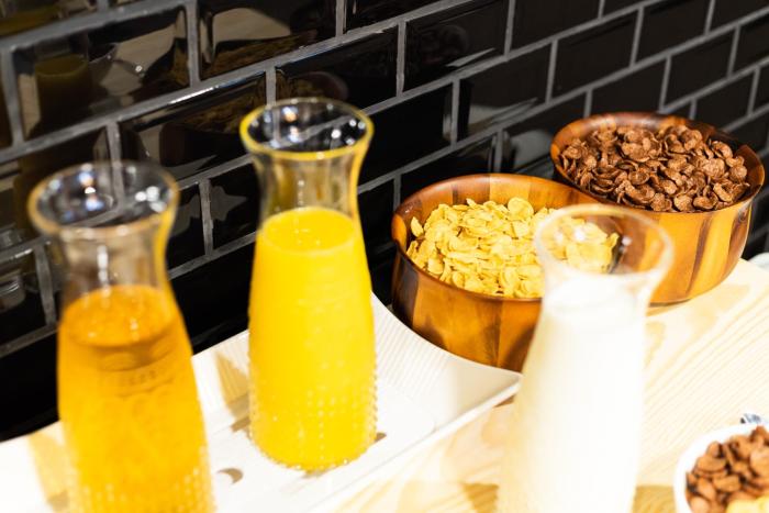 warm window silom hostel