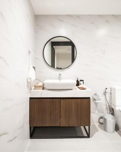 warm window silom hostel