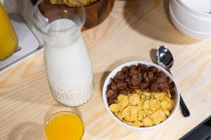 warm window silom hostel