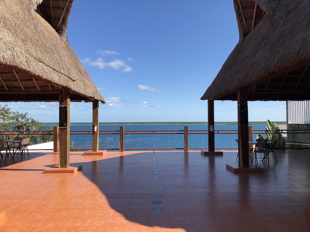 hotel awazul bacalar
