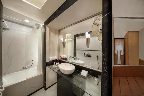 savoy suites hotel apartments