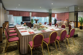 savoy suites hotel apartments