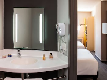 ibis mazatlan marina