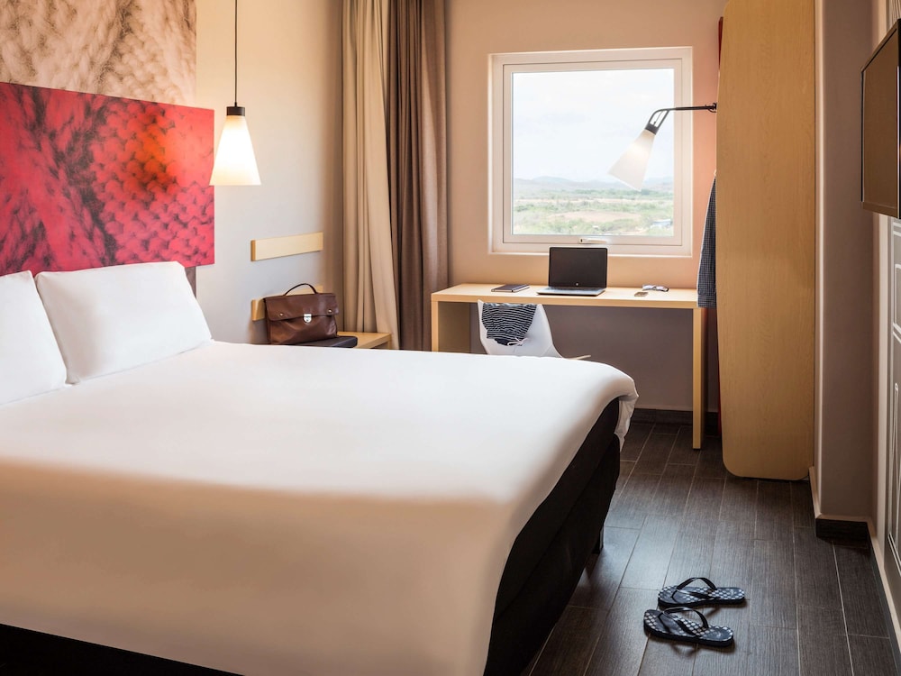 ibis mazatlan marina