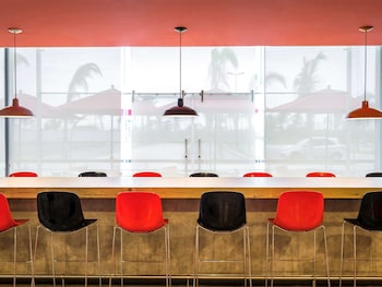 ibis mazatlan marina