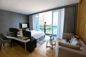 fraser place puteri harbour