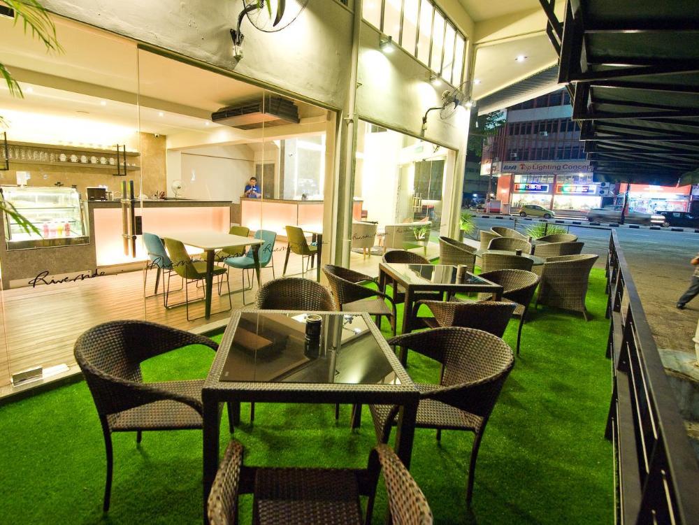 riverside boutique hotel and cafe