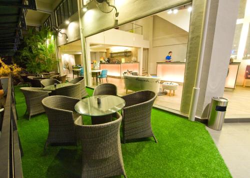 riverside boutique hotel and cafe