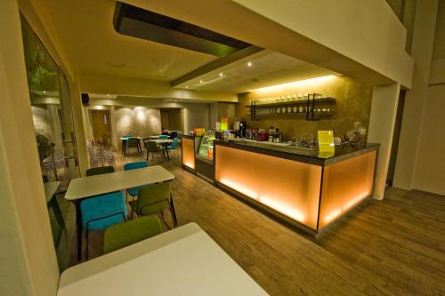 riverside boutique hotel and cafe