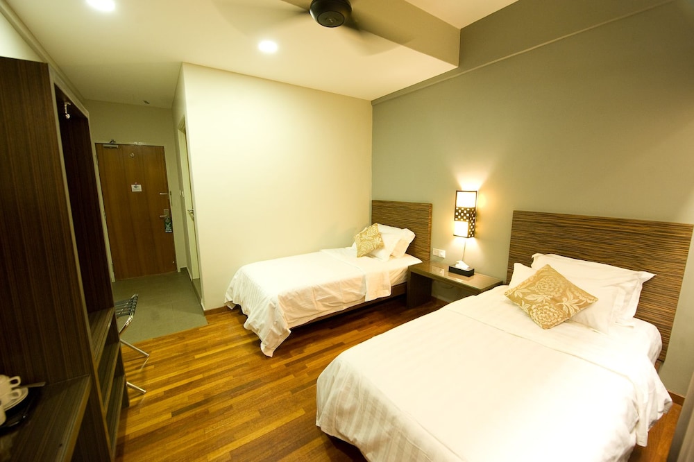 riverside boutique hotel and cafe