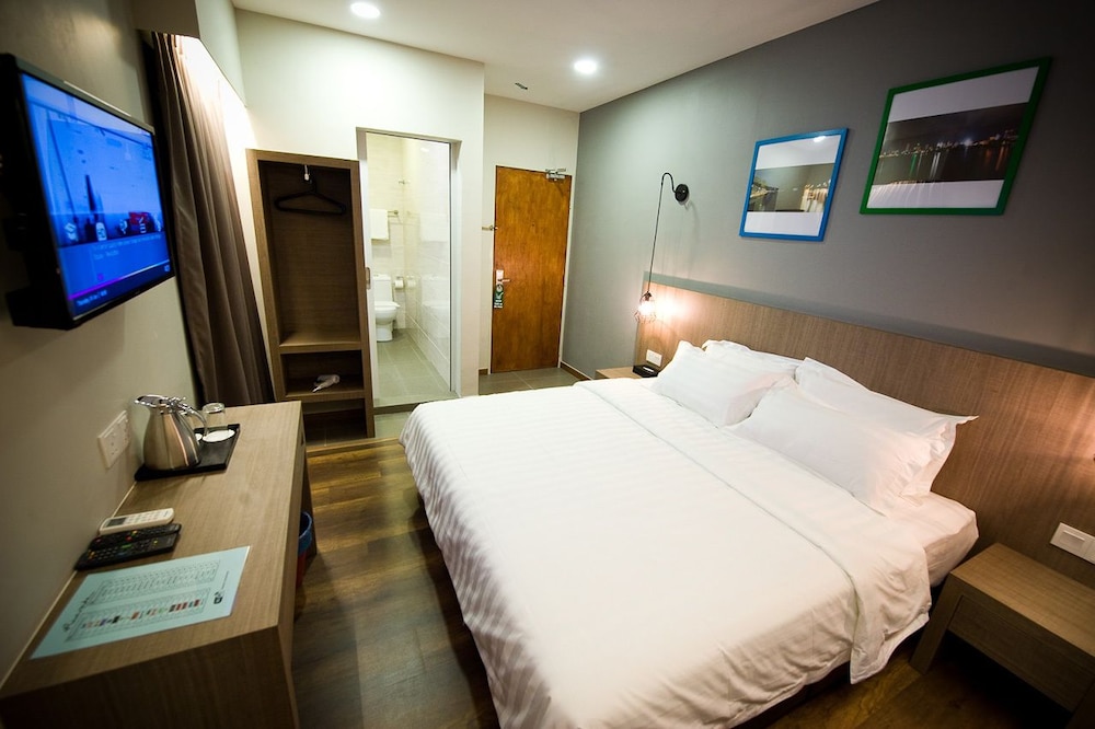 riverside boutique hotel and cafe