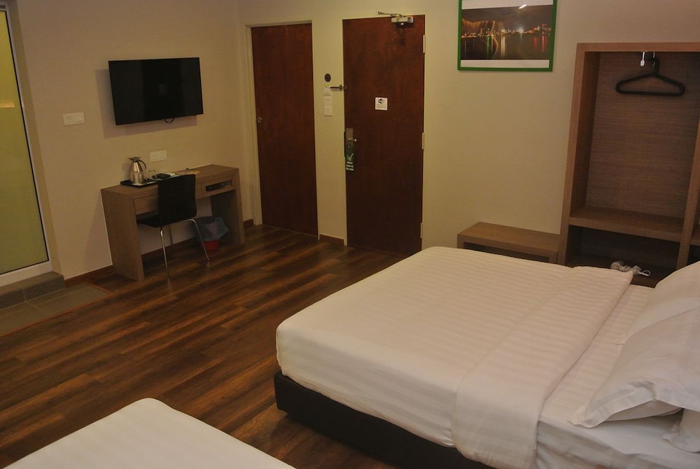 riverside boutique hotel and cafe