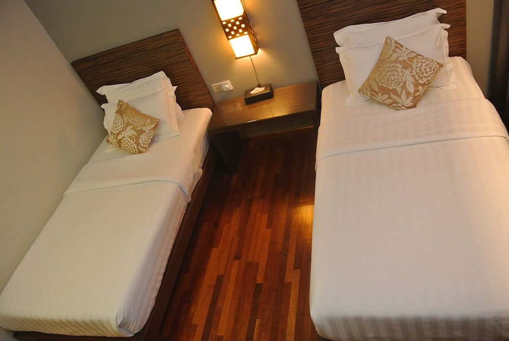 riverside boutique hotel and cafe