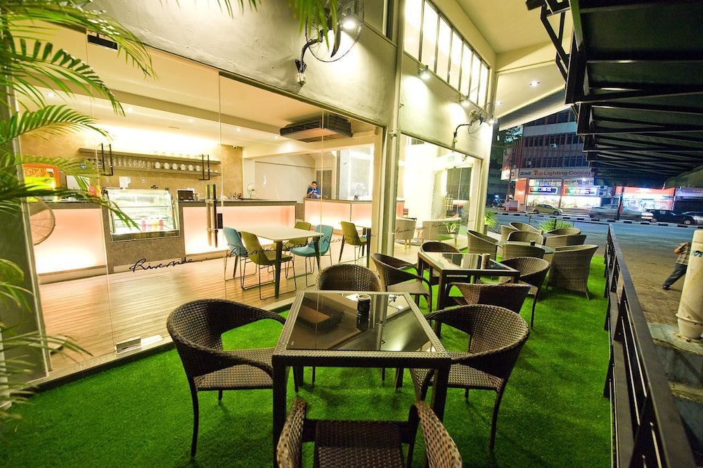 riverside boutique hotel and cafe