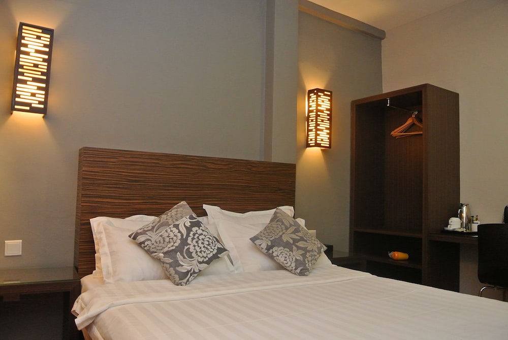 riverside boutique hotel and cafe