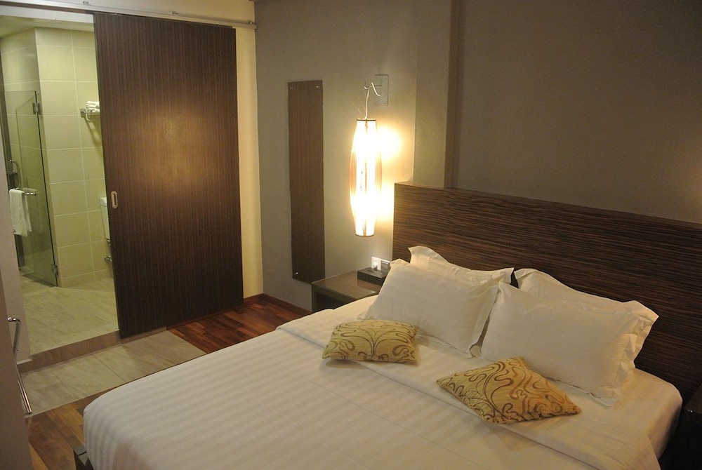 riverside boutique hotel and cafe