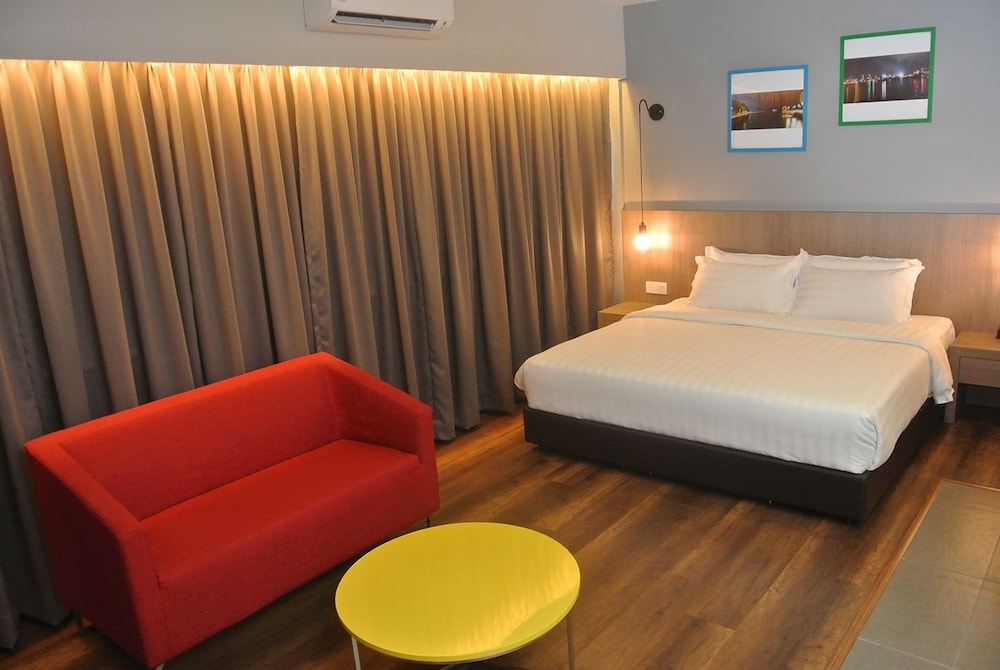 riverside boutique hotel and cafe