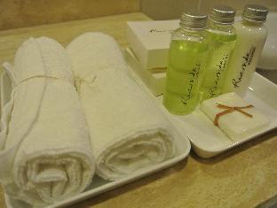 riverside boutique hotel and cafe