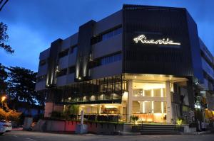 riverside boutique hotel and cafe
