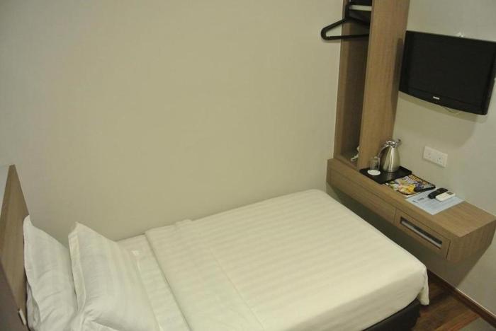 riverside boutique hotel and cafe