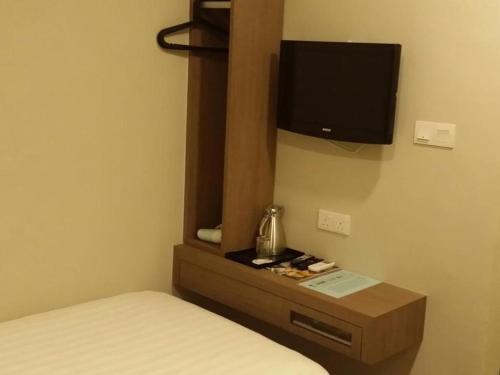 riverside boutique hotel and cafe