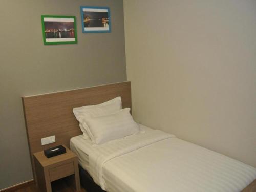 riverside boutique hotel and cafe