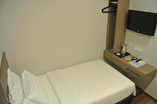 riverside boutique hotel and cafe