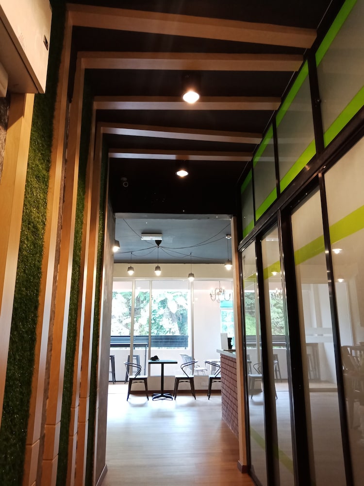 sleepbox hotel hostel