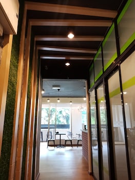 sleepbox hotel hostel