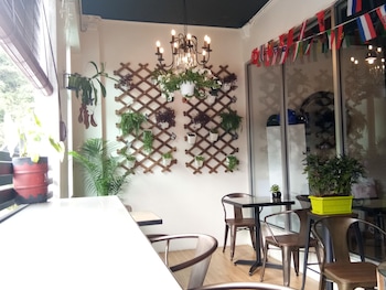 sleepbox hotel hostel