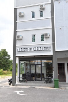 the bed hotel