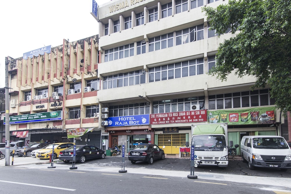 hotel raja bot
