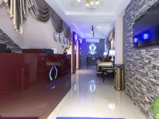 poorna hotel