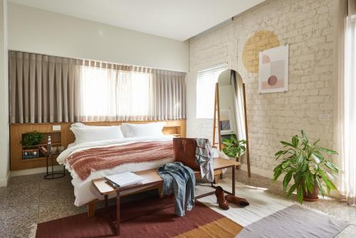 hotel saul