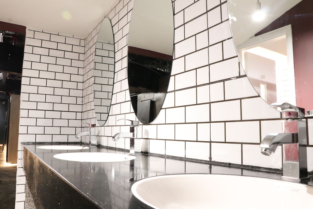 cinema hostel jerusalem