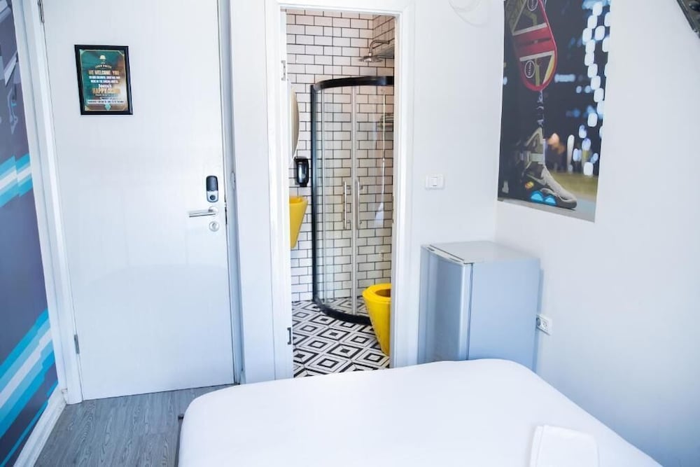 cinema hostel jerusalem