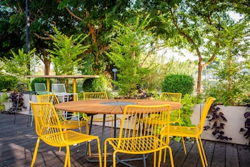 the spot hostel