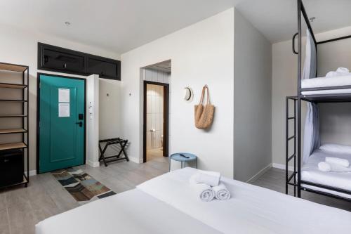 the spot hostel