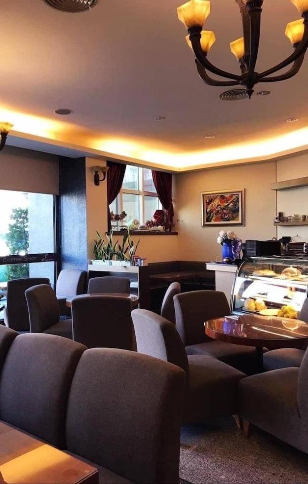 the colors under the sea