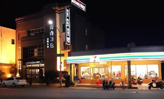 the colors under the sea