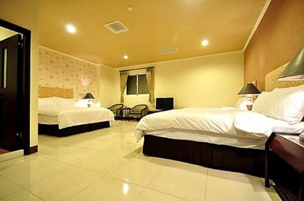 the colors under the sea